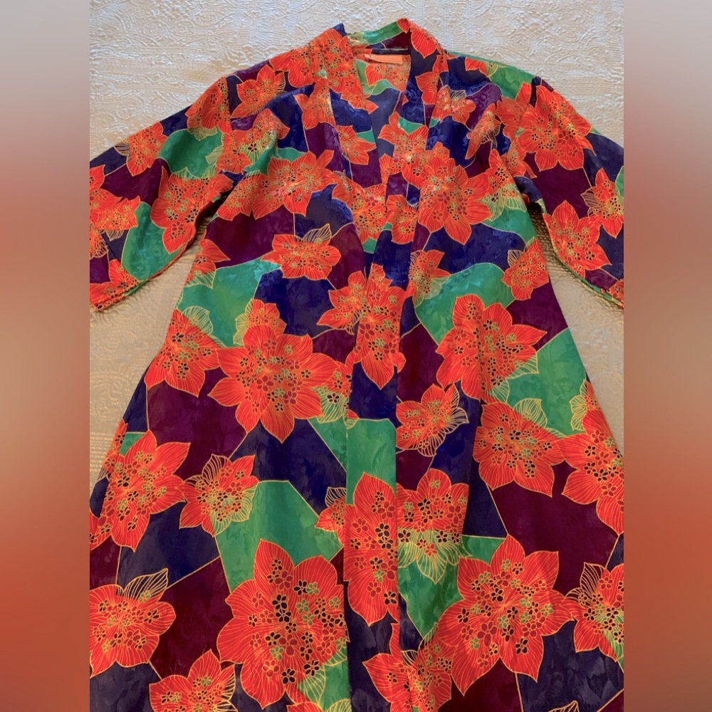 Kimono with 3/4 sleeves. Belted. 36 in length.  Silky feel but machine washable.